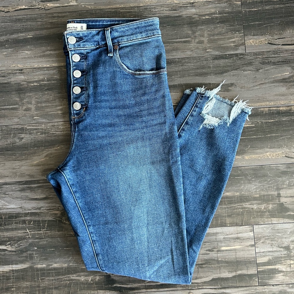 High-Waisted Jeans